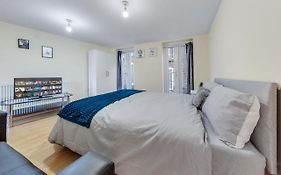 Lovely Apartment For 3 In London